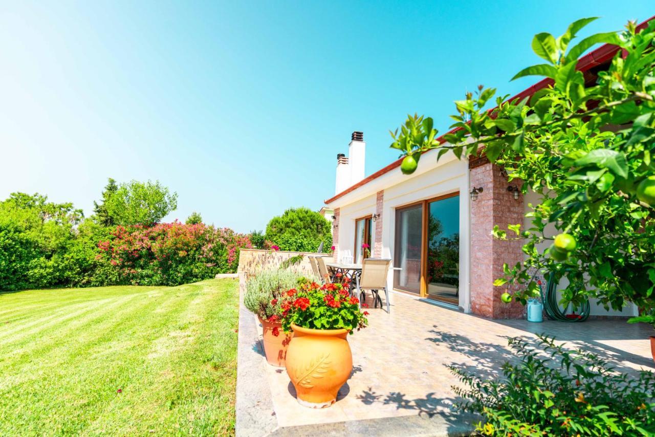 Villa Bougainvillea Epanomi Bagian luar foto